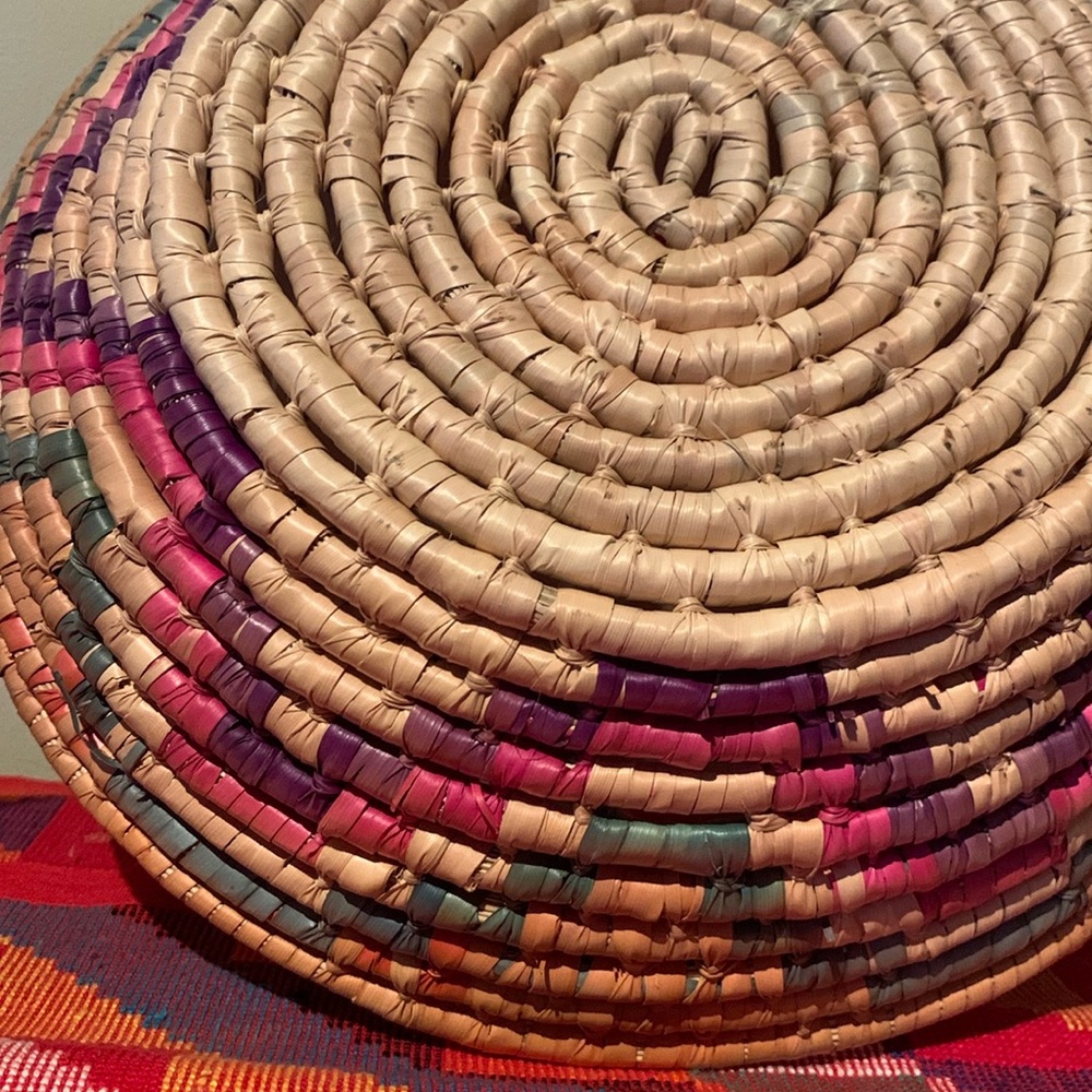 Vintage handwoven coil basket - Picture 3 of 4